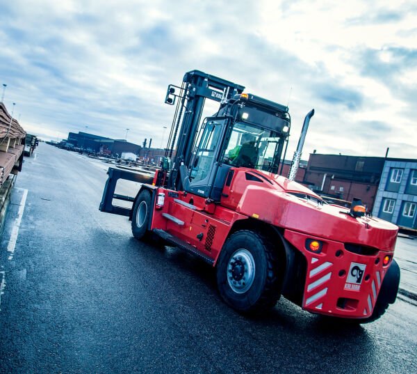 Essential Model Forklift 10 - 18 Ton