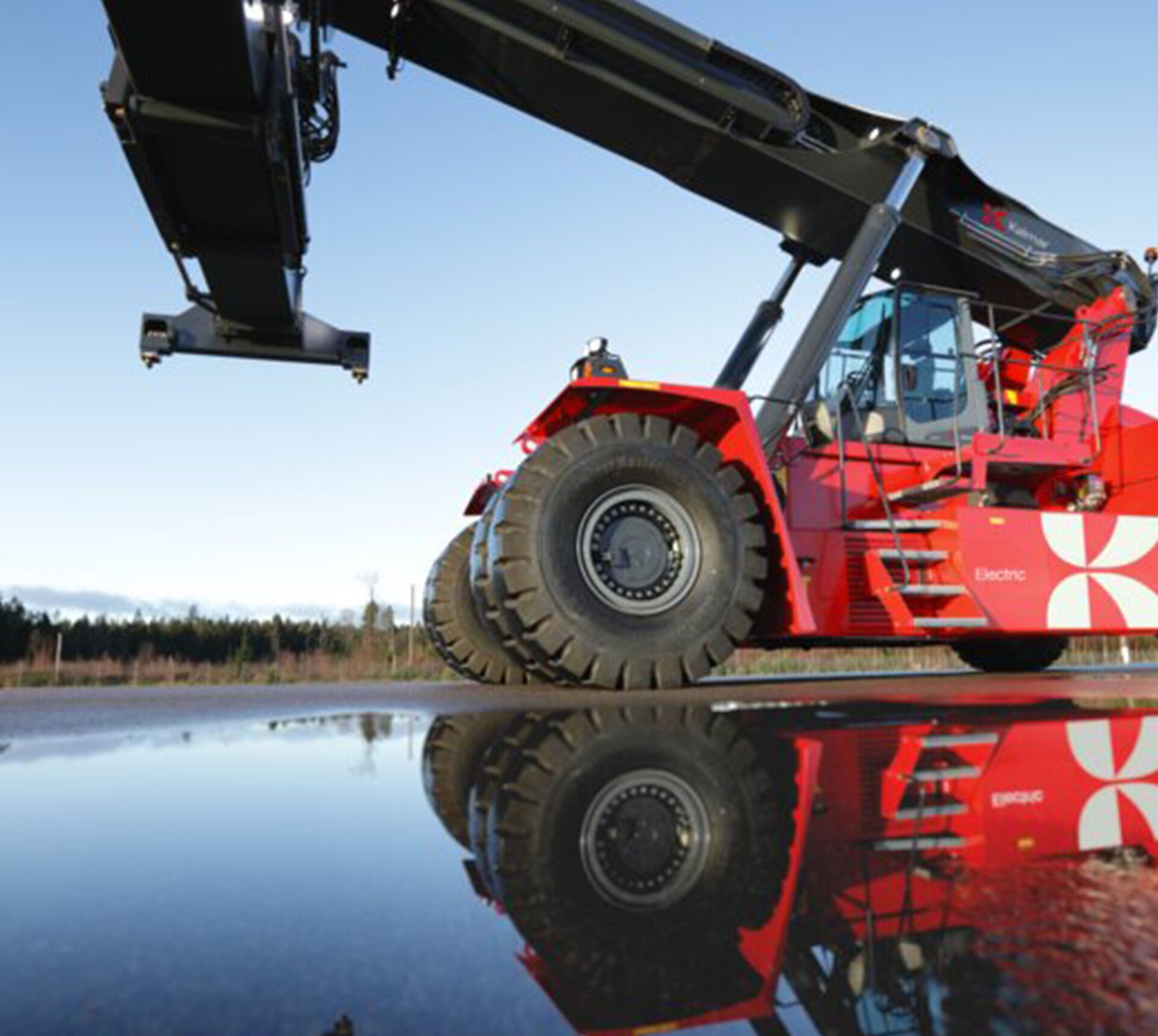 Elektrikli Reach Stacker