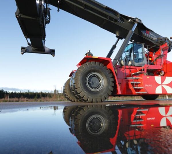 Elektrikli Reach Stacker