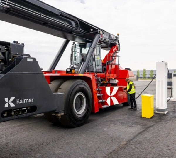 Elektrikli Reach Stacker