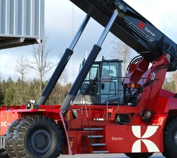 Elektrikli Reach Stacker